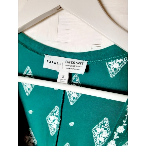 Torrid Green Embroidered Bell-Sleeve Tunic - Picture 12 of 16